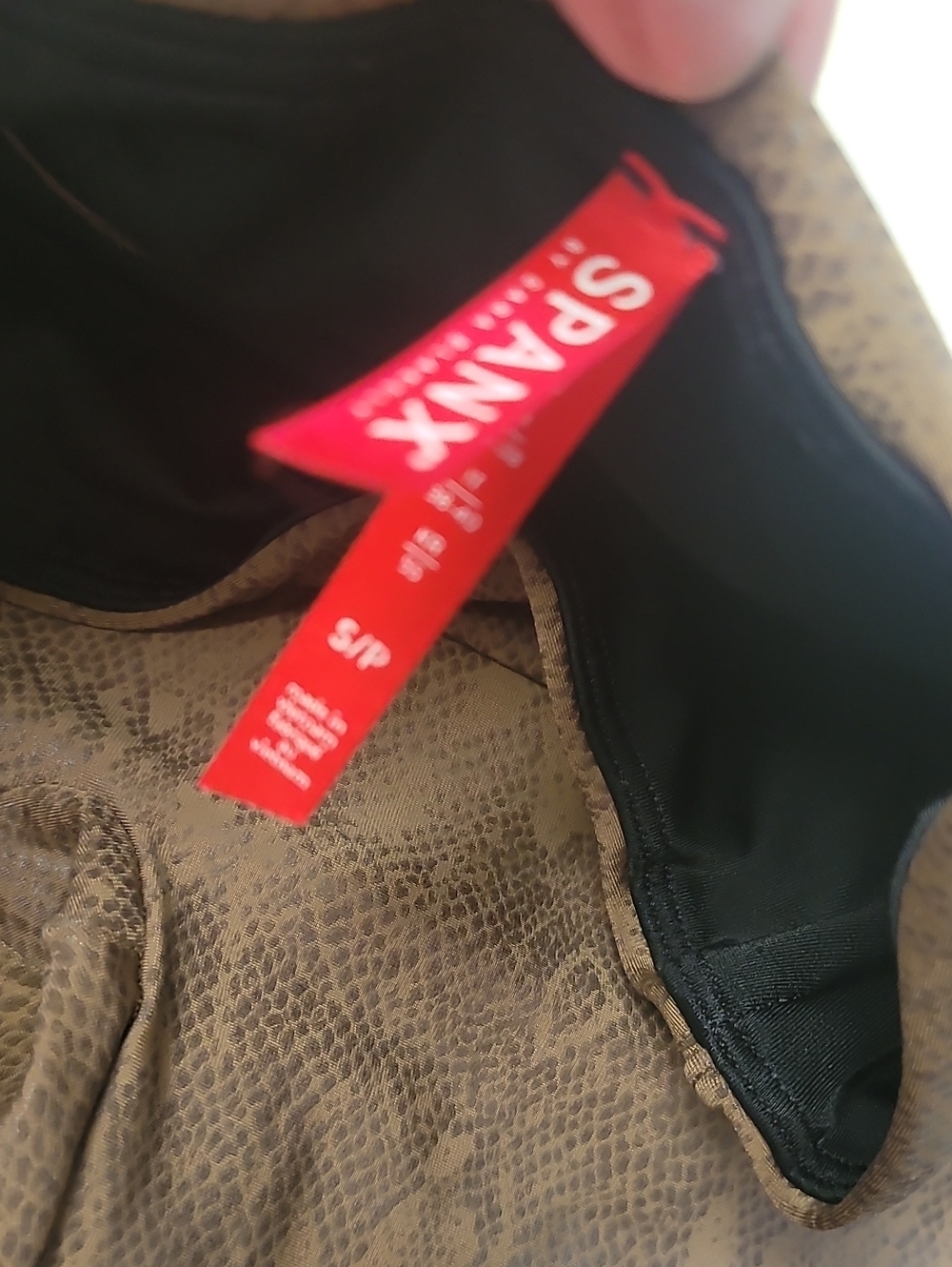 Spanx Faux Leather Snakeskin Leggings Size Small - Picture 3 of 5